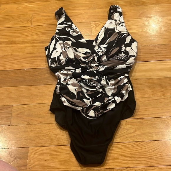 Inc International Concepts women’s floral one piece swimsuit size 18W. - Picture 2 of 9